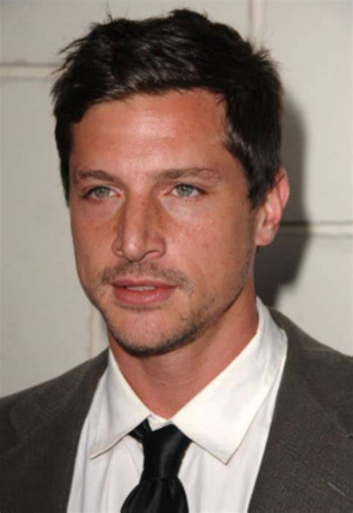 Simon Rex Net Worth: Details About Him, Career, Home, Age, Income